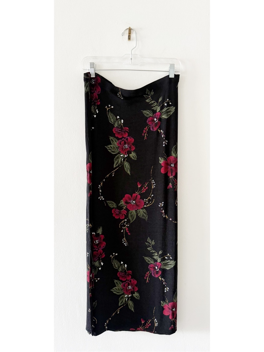 Vintage 90s Mandee Black Slinky Knit Red Floral Print Maxi Skirt Size Large (L)